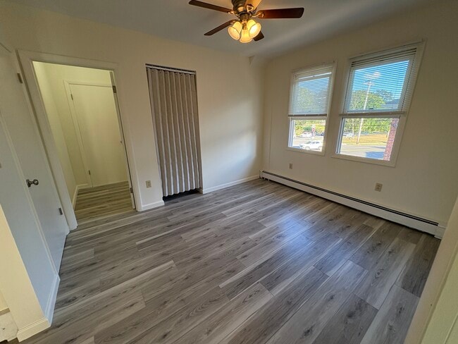 1170 Whitney Ave, Unit Unit 2R in Hamden, CT - Building Photo - Building Photo