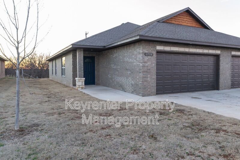 1754 Eighty-Niner Ter in El Reno, OK - Building Photo