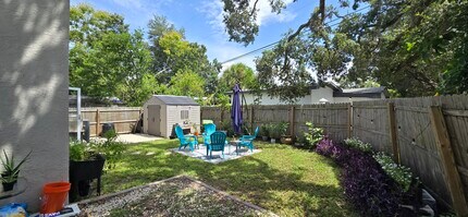 1758 31st Ave N in St. Petersburg, FL - Foto de edificio - Building Photo