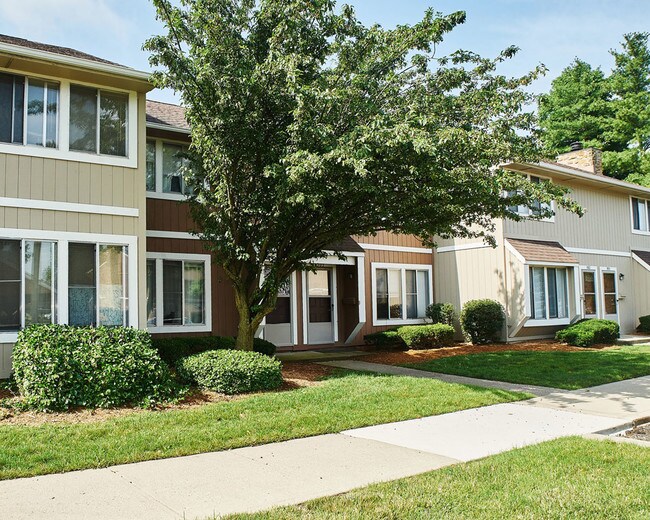 Woodbridge Castleton in Indianapolis, IN - Foto de edificio - Building Photo