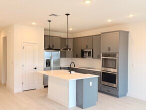 121 SE Birch Ter in Stuart, FL - Building Photo - Building Photo