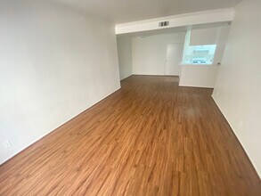 5405 Kester Ave in Los Angeles, CA - Building Photo - Building Photo