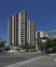 Park Towers in Glendale, CA - Foto de edificio - Building Photo