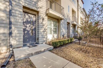4211 Rawlins St, Unit 92 in Dallas, TX - Building Photo - Building Photo
