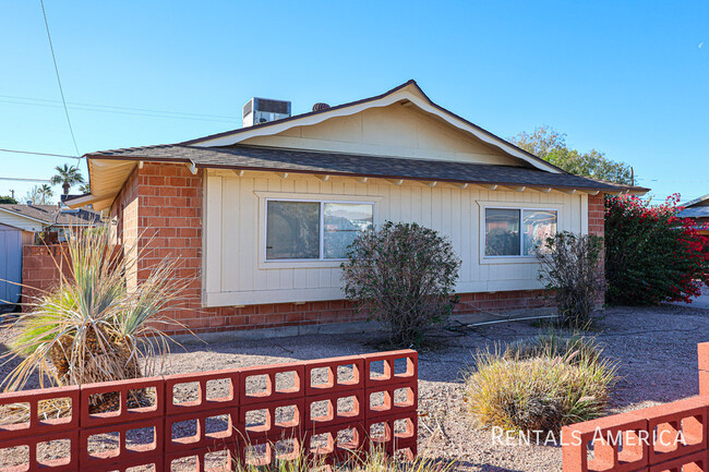 8439 E Roanoke Ave in Scottsdale, AZ - Building Photo - Building Photo