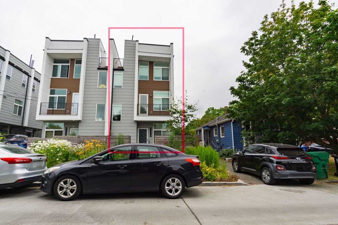 5516 11th Ave NW in Seattle, WA - Building Photo