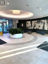 215 Queen St E in Brampton, ON - Building Photo - Building Photo