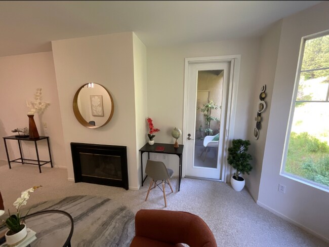 240 Caldecott Ln in Oakland, CA - Building Photo - Building Photo