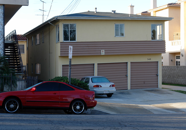 540 E Queen St in Inglewood, CA - Building Photo - Building Photo