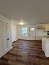 1623 S Duck Cir, Unit 3 in Wasilla, AK - Foto de edificio - Building Photo