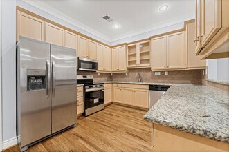 6839 Staffordshire Crescent in Houston, TX - Building Photo - Building Photo