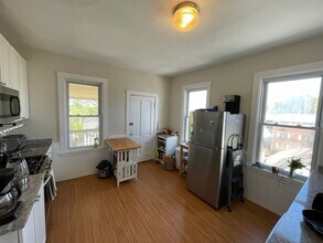 40 Cherry St, Unit 3 in Somerville, MA - Building Photo - Building Photo