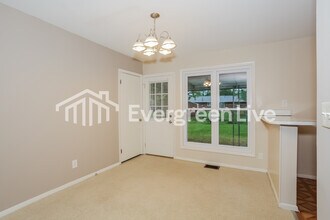 307 W Martindale Rd in Englewood, OH - Building Photo - Building Photo