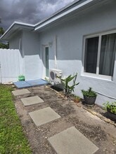445 NW 125th St in North Miami, FL - Building Photo - Building Photo
