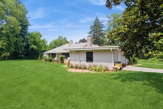 2 Foxwood Rd in Kings Point, NY - Building Photo - Building Photo
