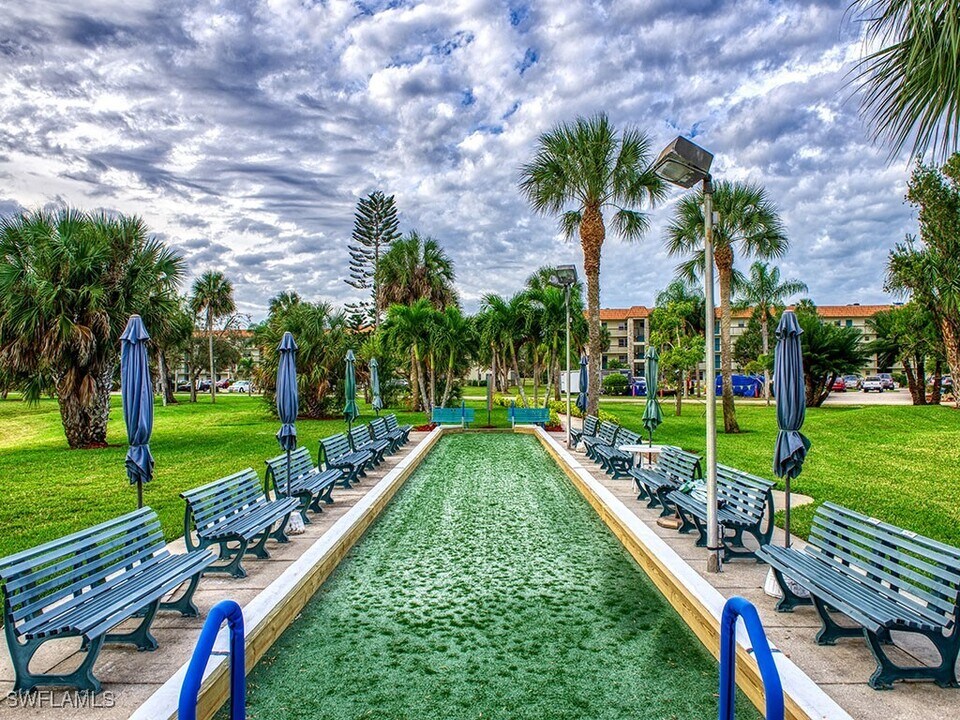 4318 27th Ct SW in Naples, FL - Building Photo