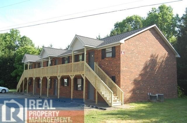 1600 Oak Croft Ct in Winston-Salem, NC - Building Photo