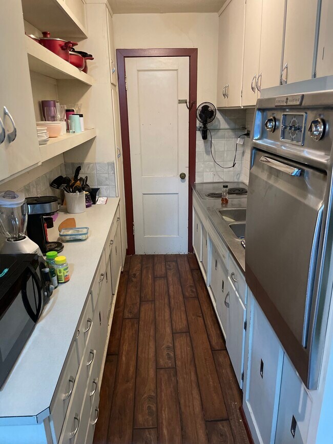 1531 Leavenworth St Apartments and Nearby Manhattan Apartments For Rent