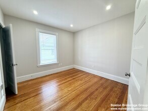 75 Saxton St, Unit 3 in Boston, MA - Building Photo - Building Photo