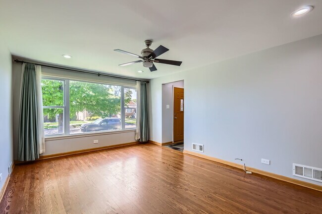 5819 S Moody Ave in Chicago, IL - Building Photo - Building Photo