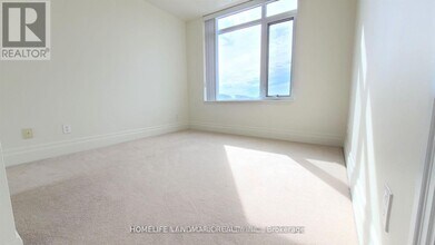 111-111 Upper Duke Crescent in Markham, ON - Building Photo - Building Photo