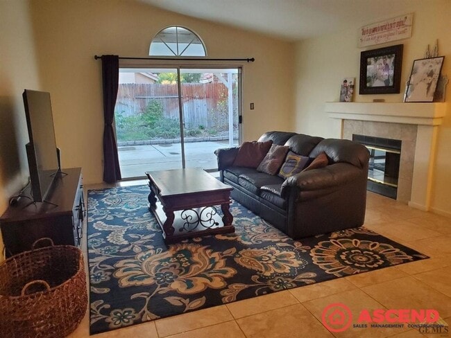 917 Sand Creek Dr in Bakersfield, CA - Building Photo - Building Photo