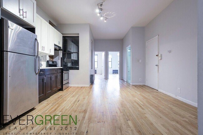 1120 Broadway in Brooklyn, NY - Building Photo - Building Photo