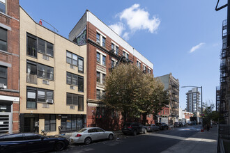 239 S 1st St in Brooklyn, NY - Building Photo - Building Photo