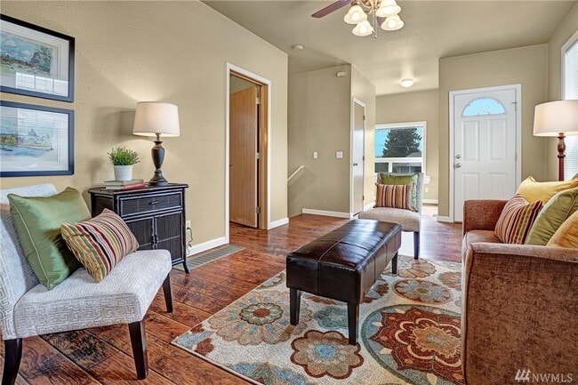 5570 Canfield Pl N in Seattle, WA - Building Photo - Building Photo