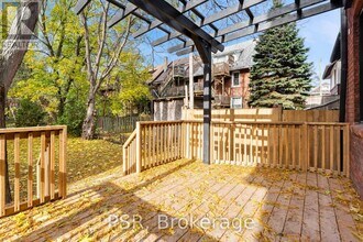 200 Sanford Ave S in Hamilton, ON - Building Photo - Building Photo