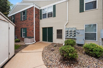 Southview Park Apartments in Neenah, WI - Foto de edificio - Building Photo