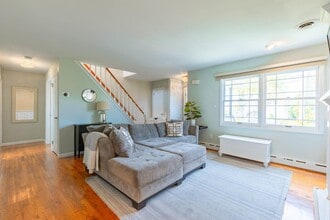 859 E Bay Dr in West Islip, NY - Building Photo - Building Photo