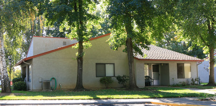 Donner Trail Manor in Wheatland, CA - Building Photo - Building Photo