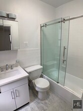 EAST 46 STREET in New York, NY - Foto de edificio - Building Photo