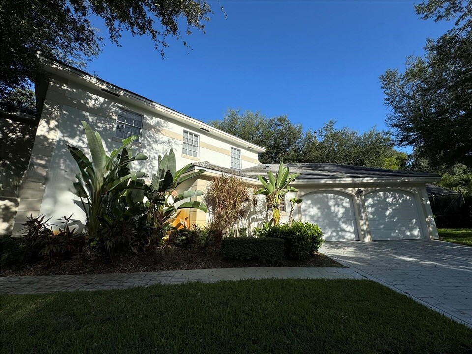 7246 SW 146th Street Cir in Palmetto Bay, FL - Building Photo