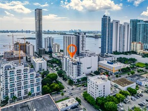 2275 Biscayne Blvd in Miami, FL - Foto de edificio - Building Photo