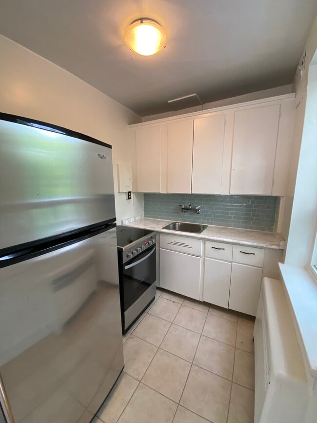 property at 1233 Yonge St