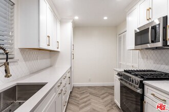 818 6th St in Santa Monica, CA - Foto de edificio - Building Photo