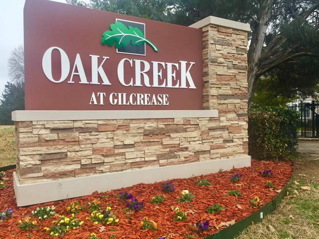 Oak Creek Apartments at Gilcrease in Tulsa, OK - Foto de edificio - Building Photo