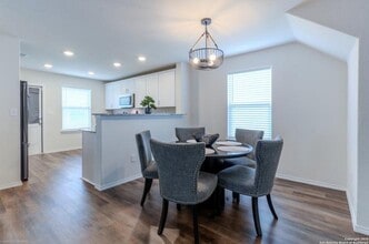 5802 Rolling Gln in San Antonio, TX - Building Photo - Building Photo