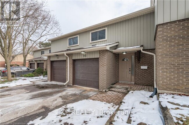 51-51 Paulander Dr in Kitchener, ON - Building Photo - Building Photo