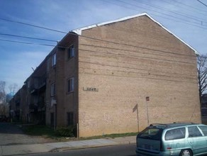 Ainger Place Apartment Homes in Washington, DC - Building Photo - Building Photo