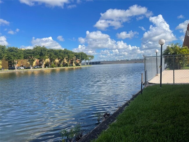 4709 NW 7th St in Miami, FL - Building Photo - Building Photo