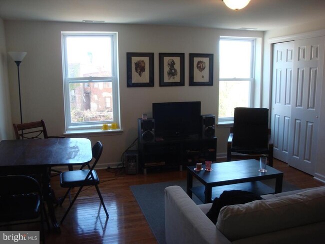 1526 Brown St in Philadelphia, PA - Building Photo - Building Photo