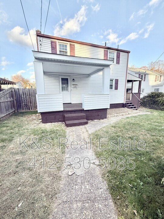 2125 Wesley St in McKeesport, PA - Foto de edificio