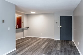 The Commons in Inver Grove Heights, MN - Building Photo - Interior Photo