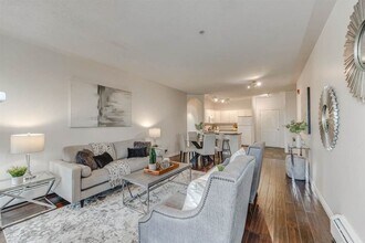 2419 Erlton St SW in Calgary, AB - Building Photo - Building Photo
