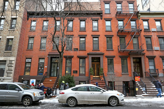 245 W 24th St in New York, NY - Foto de edificio - Building Photo