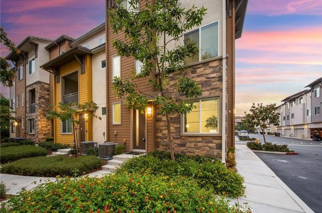 747 Savi Dr in Corona, CA - Building Photo