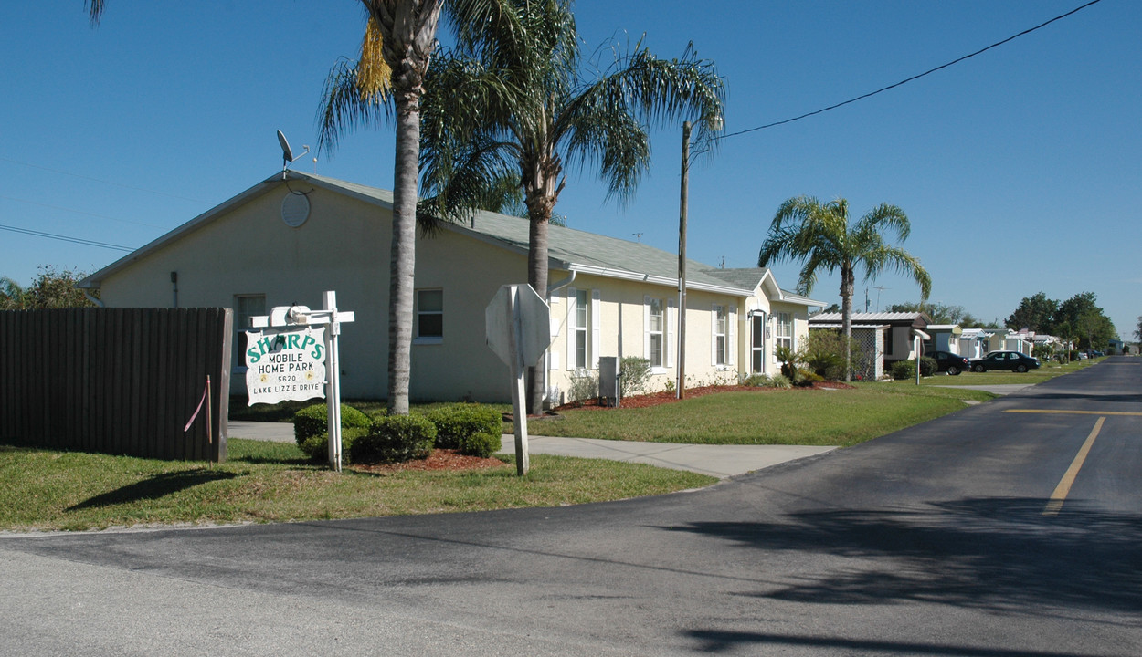 Sharp's Mobile Home Park in St. Cloud, FL - Foto de edificio